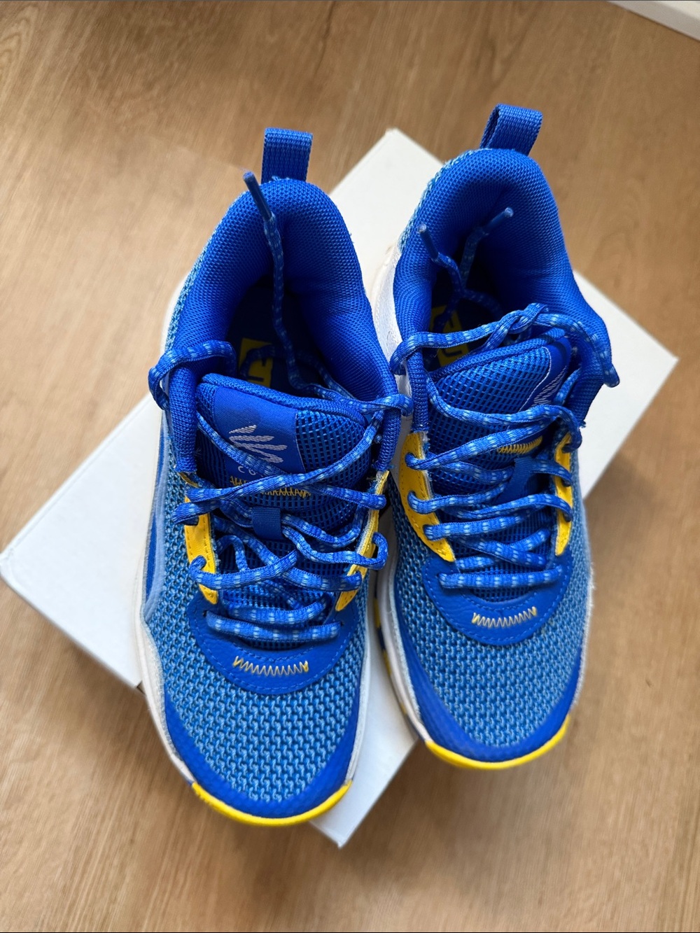 Under Armour Curry Shoes - Picture 2 of 6